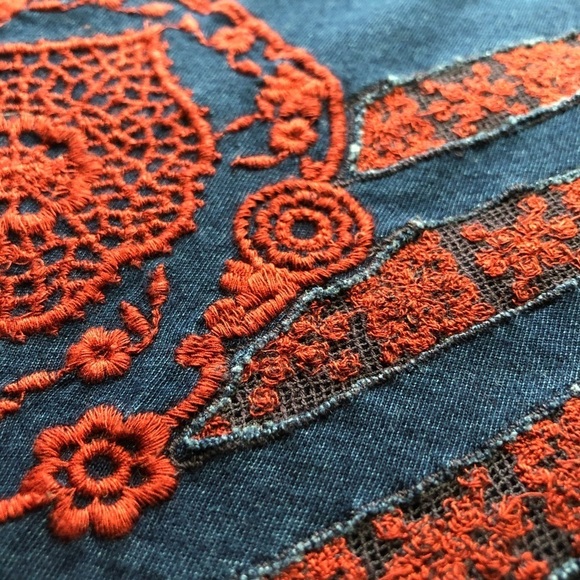 Lucky Brand Embroidered Cold Shoulder Top - Picture 3 of 9